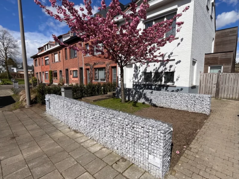 Steenkorven-voortuin-plaatsen-tuinaanleg-Londerzeel